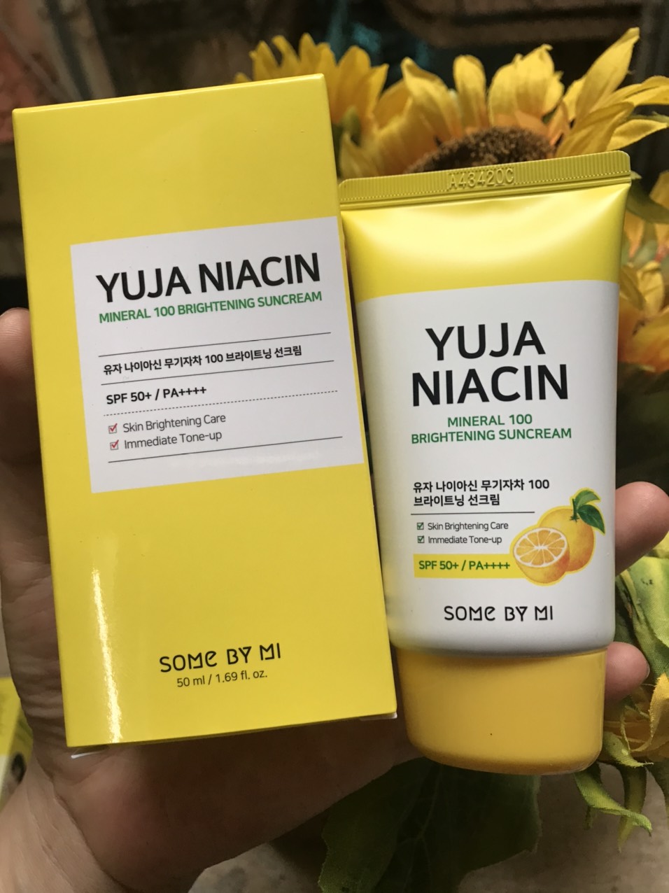 Kem chống nắng SOMEBYMI YUJA NIACIN MINERAL 100 BRIGHTENING SUNCREAM 50ML	