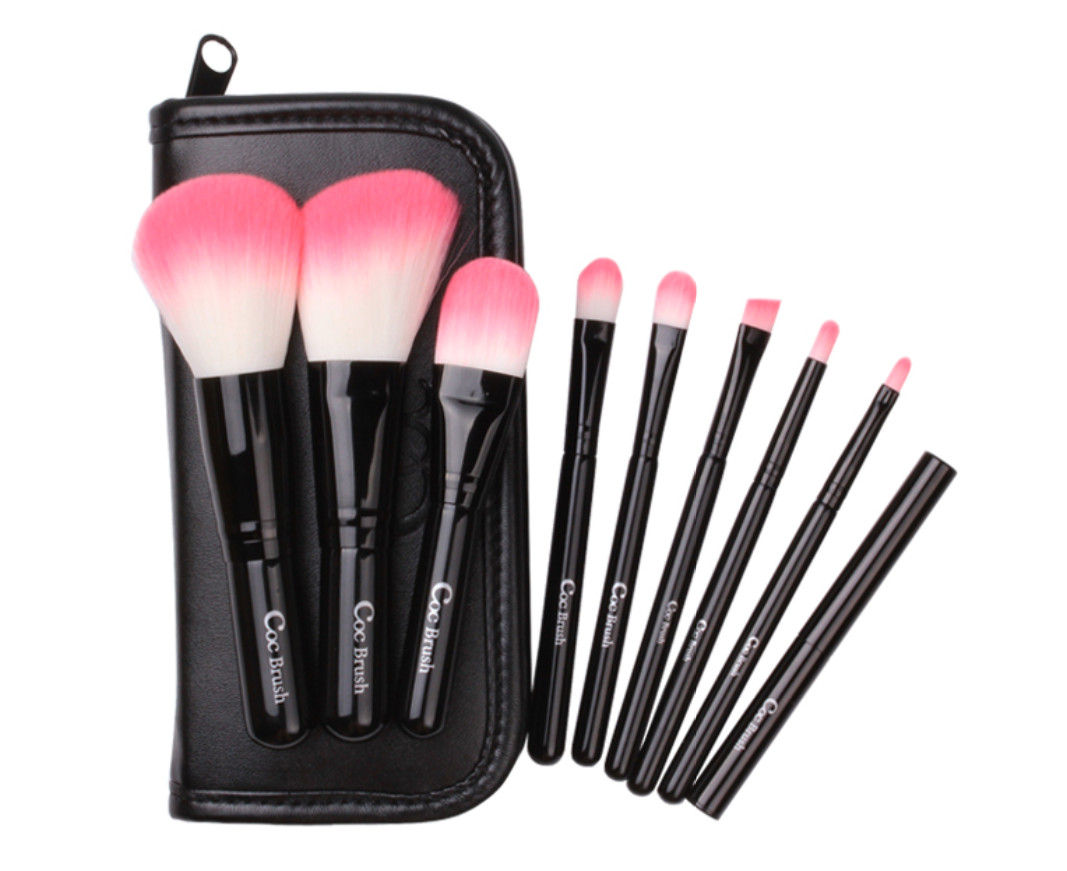 Bộ cọ trang điểm 9 món CORINGCO Black in Pink 9P Set