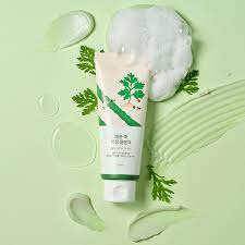 Sữa rửa mặt ngải cứu Round Lab Mugwort Calming Cleanser 150ml